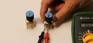 A Vs B Potentiometer | Differences Between Logarithmic & Linear Taper ...